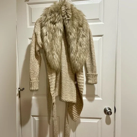 Express Beige Cardigan with Faux Fur Collar - Picture 2 of 9